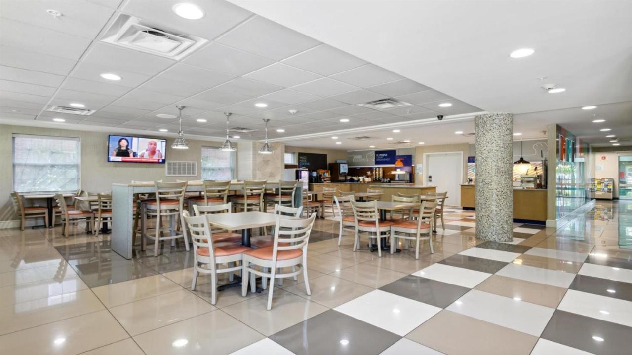 Holiday Inn Express Williamsburg North By Ihg Norge Exterior foto