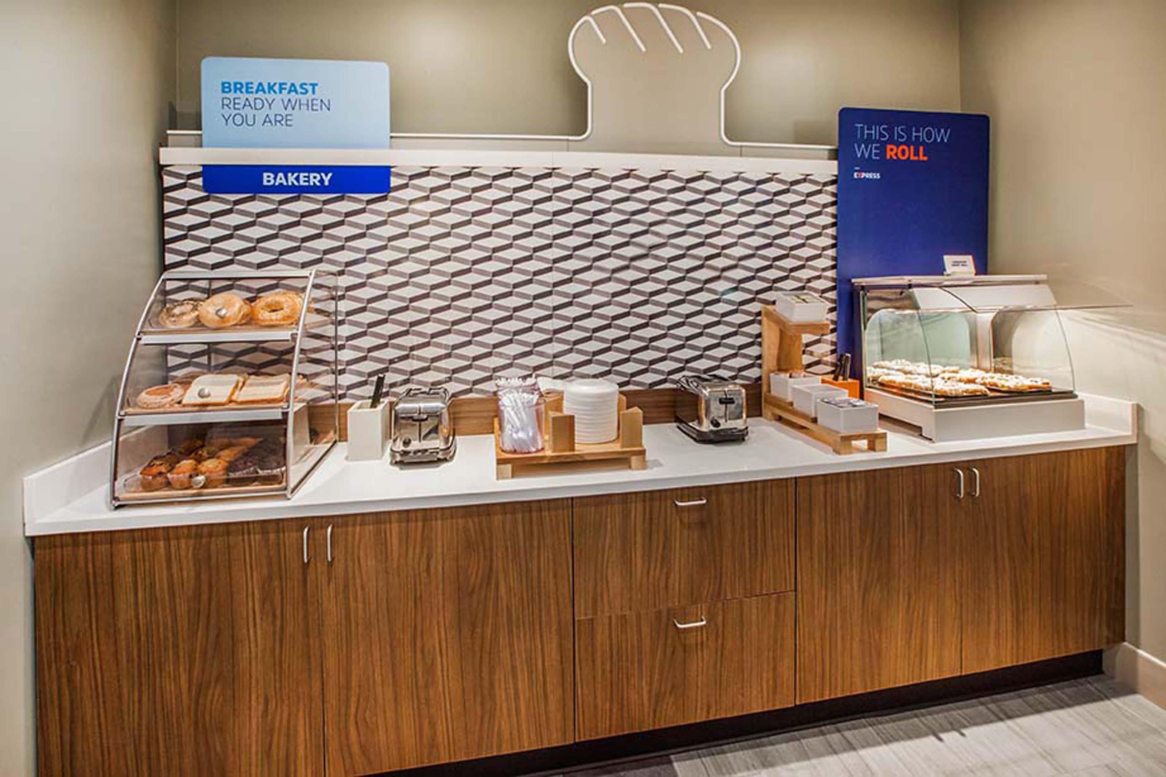 Holiday Inn Express Williamsburg North By Ihg Norge Exterior foto